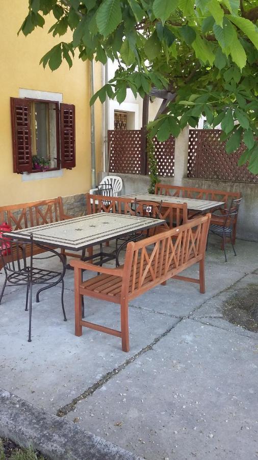 Apartment Pod Kostanji Osp Luaran gambar