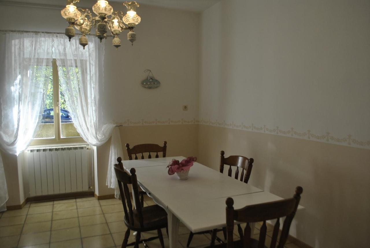 Apartment Pod Kostanji Osp Luaran gambar